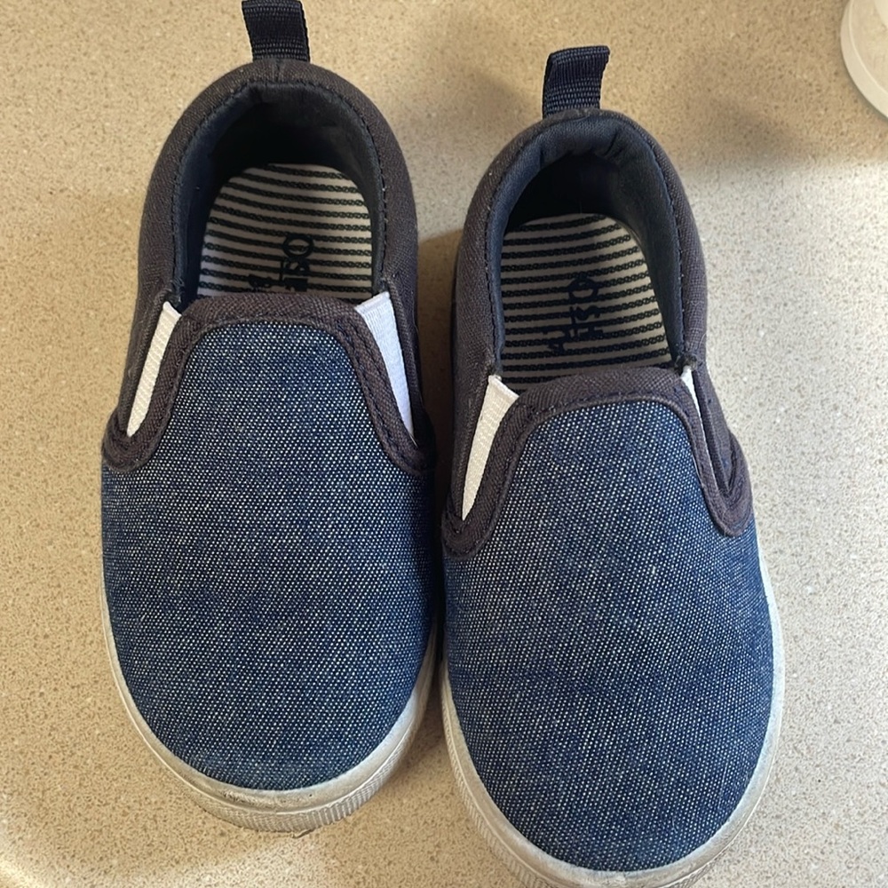 Toddler Oshkosh shoes, size 7